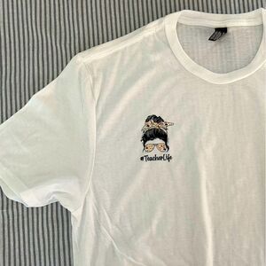 #Teacherlife Top Knot & Shades Cool Teacher White Short Sleeve Tee Size Medium